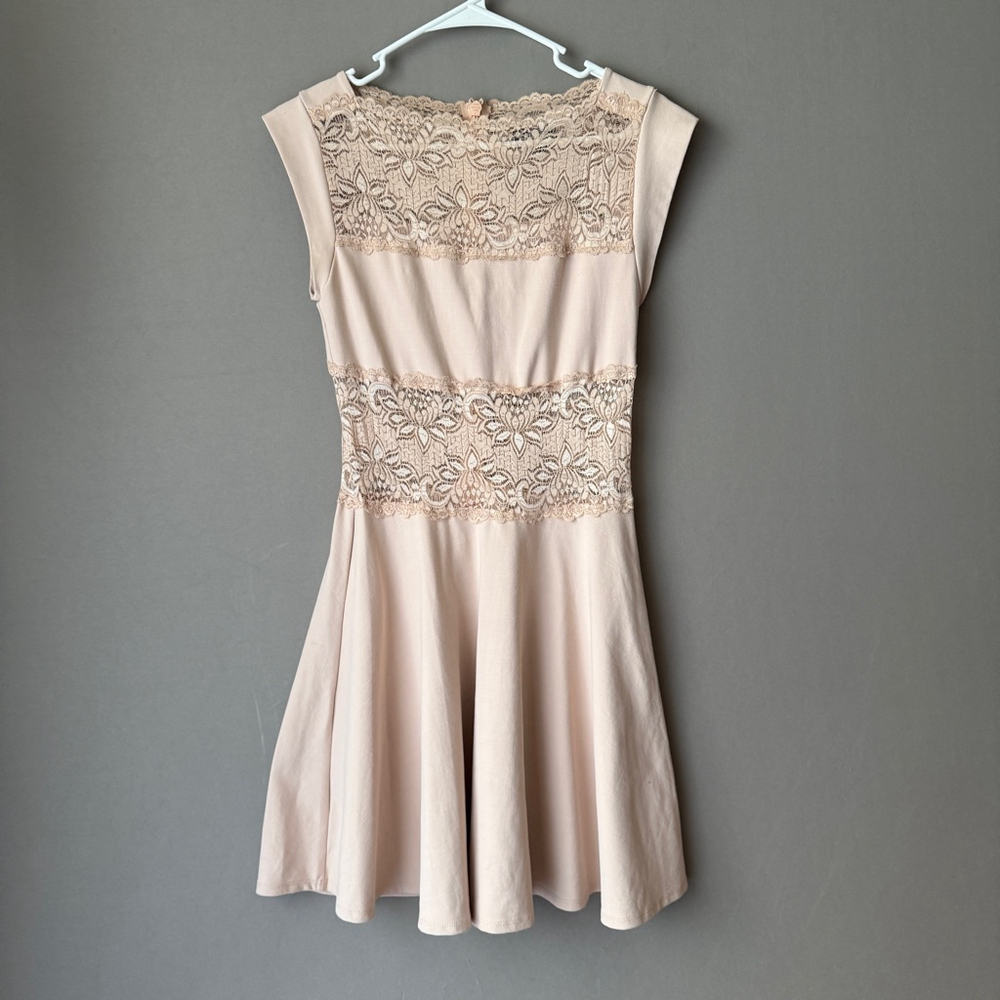 Bebe sz M Beige sheer lace fit flare‎ dress